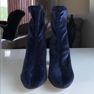 Madden Girl Navy Velvet Boot ✨✨